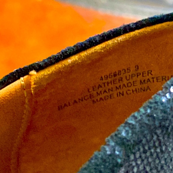 Nichole Black Tapestried Pumps Size 10 - Picture 10 of 11